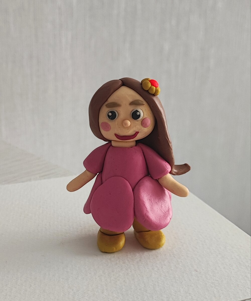 Готовый вариант поделки из пластилина " Куколка".