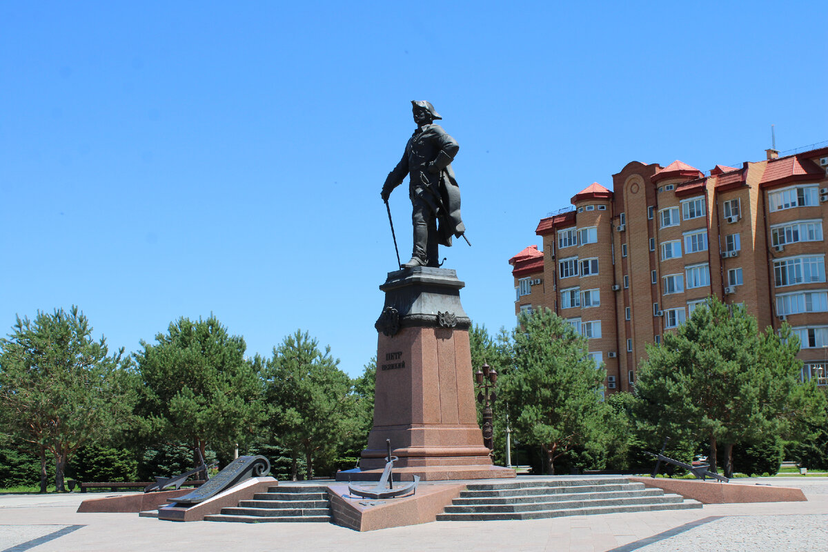 Памятник Петру I, Петровская площадь, город Астрахань