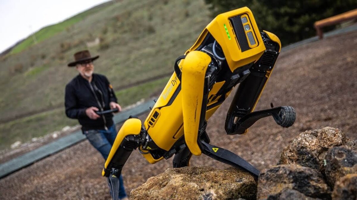 Собака-робот Spot от Boston Dynamics