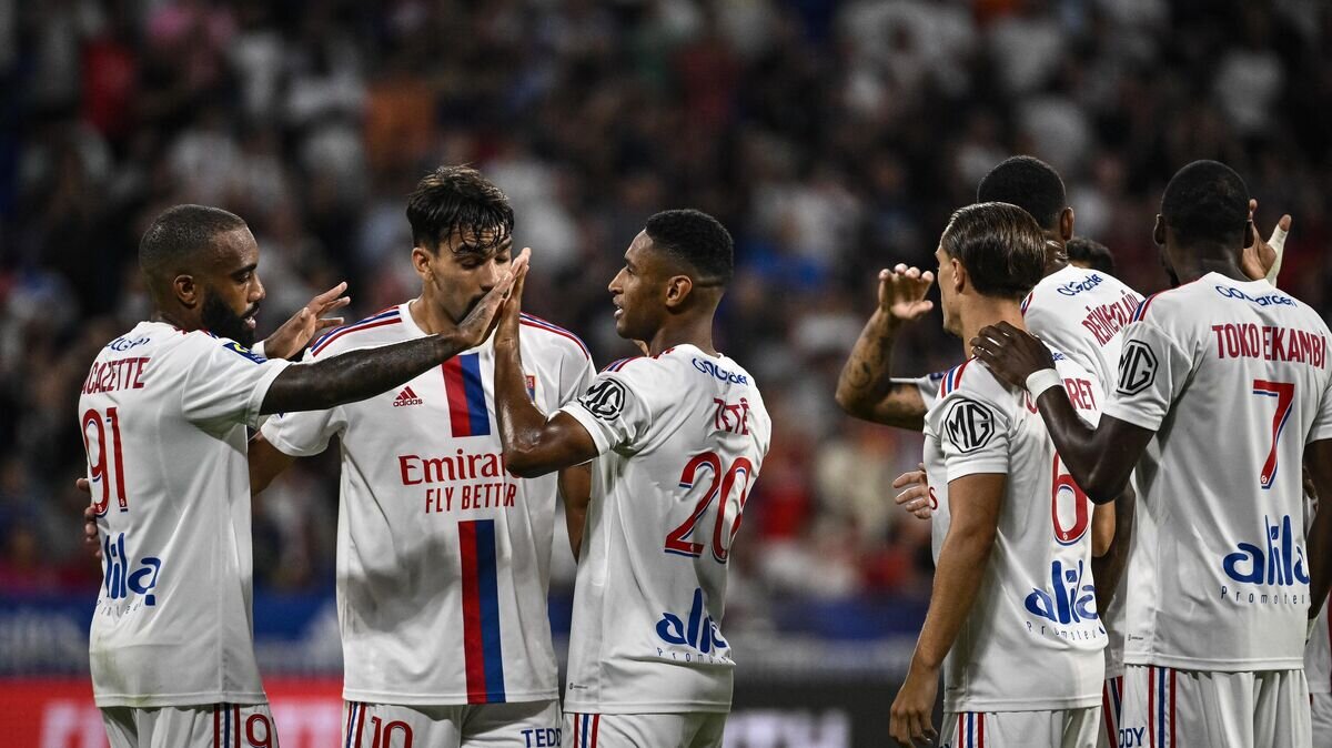    Футболисты "Лиона"© AFP 2022 / JEFF PACHOUD