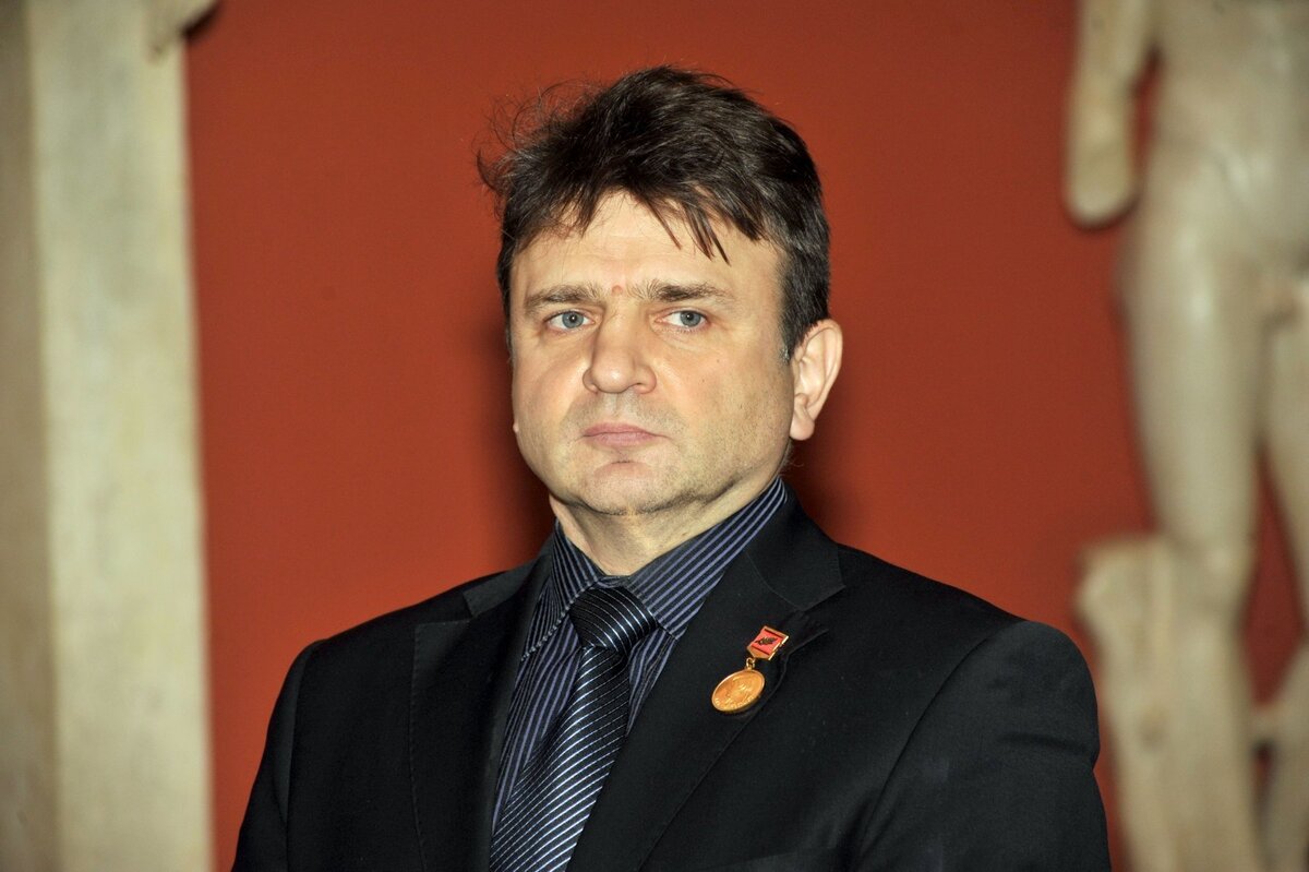     Куда пропал ведущий «Пока все дома» Тимур Кизяков