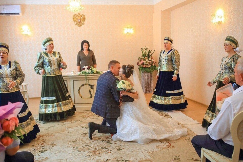     Такой формат регистрации своих отношений молодожены выбрали по своему желанию. Фото: пресс-служба управления ЗАГС Ростовской области.