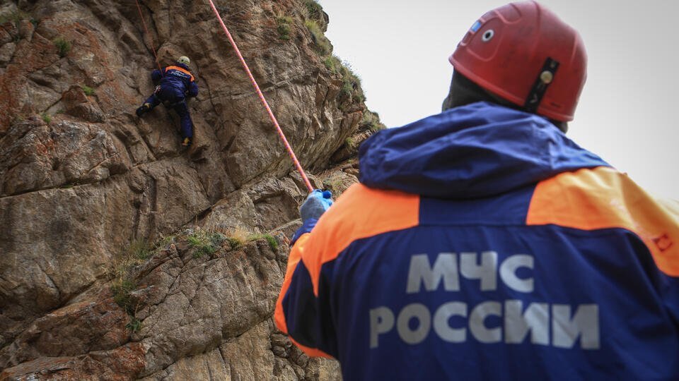 Спасатели в горах зима