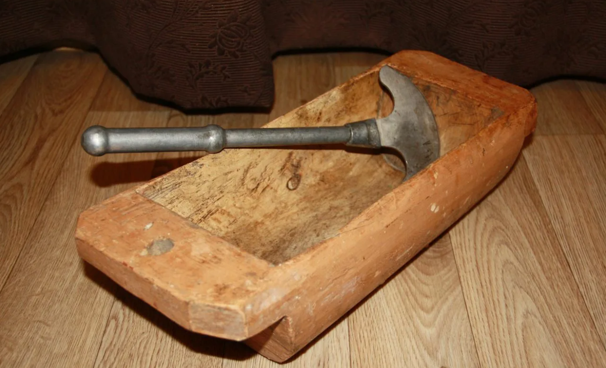 Сечка для рубки мяса с корытцем (фото из телекоммуникационной сети Интернет)