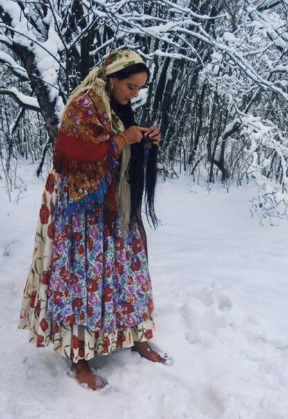 Цыганка на снегу, фото из открытых источников сети интернет