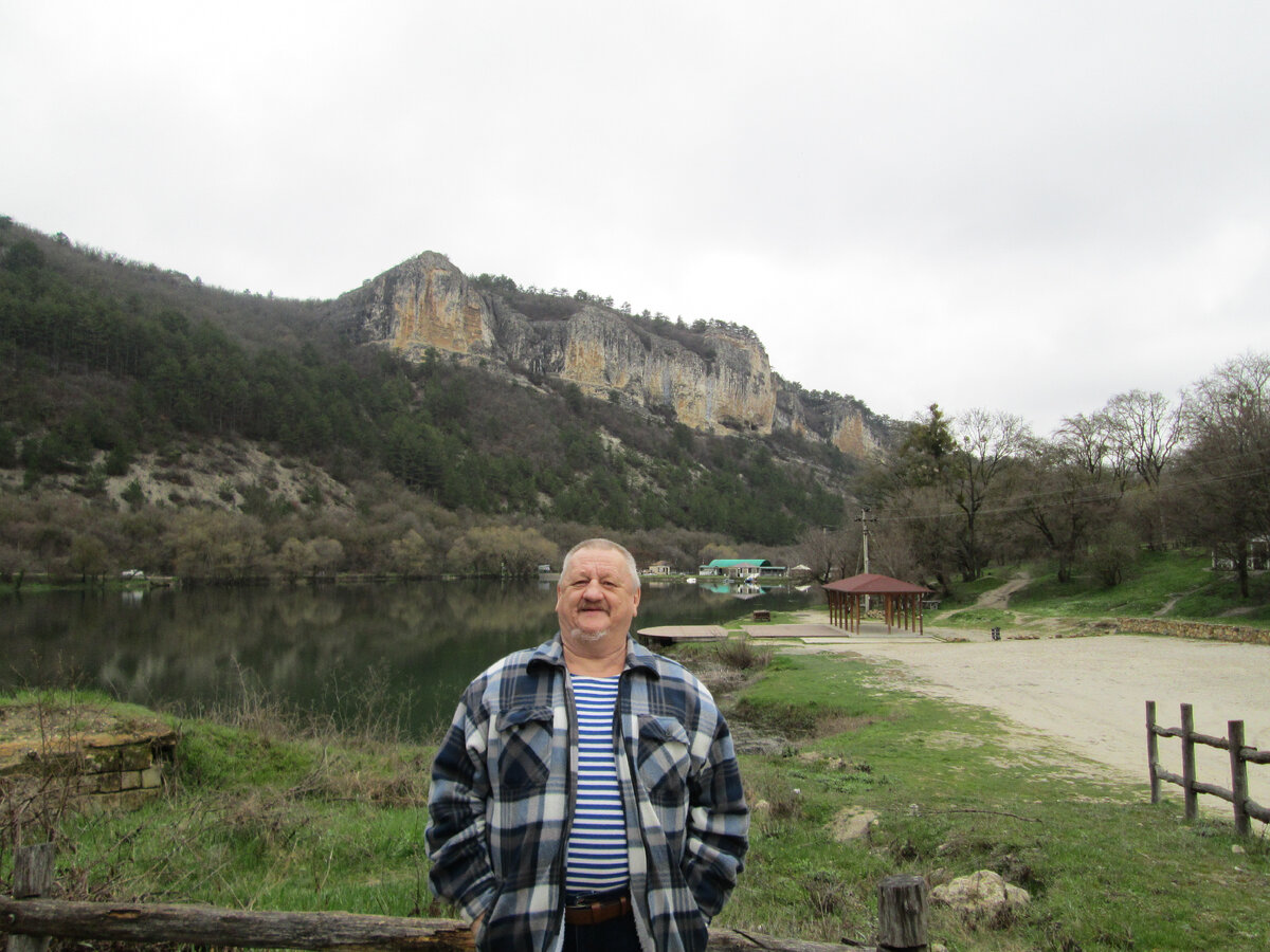 У подножия плато Мангуп-Кале. Фото авторское.