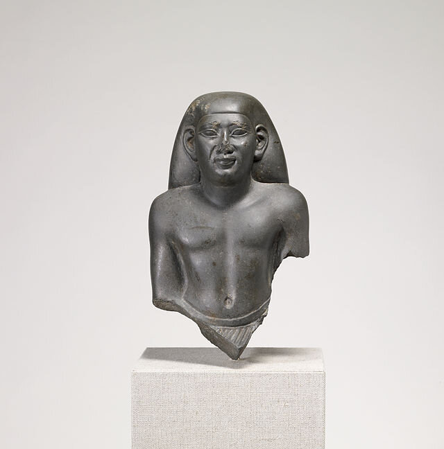 Древнеегипетский бюст "ливийского" сановника. Фото из свободных источников в Интернете.