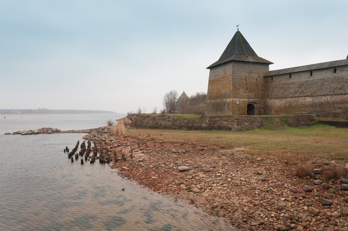 Вокруг Питера так много крепостей, что обо всех я писать не буду. Как например о крепости Орешек, что на фото