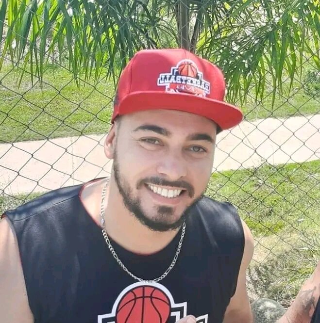 Племянник Элио Уго. Я его частенько называю Хьюго (но это больше американский вариант, Уго смеется над ним). По-португальски - Уго.