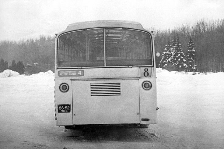 ЛАЗ-696 сзади. Источник фото: Pinterest.ru