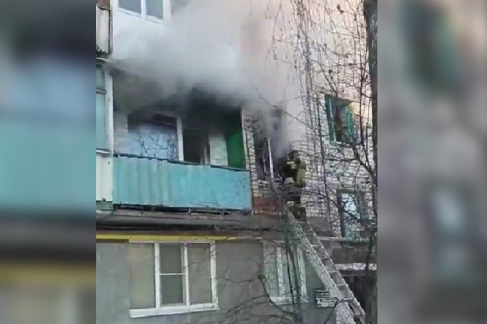     Пожарные потушили возгорание на площади 40 кв.м.  СОЦСЕТИ