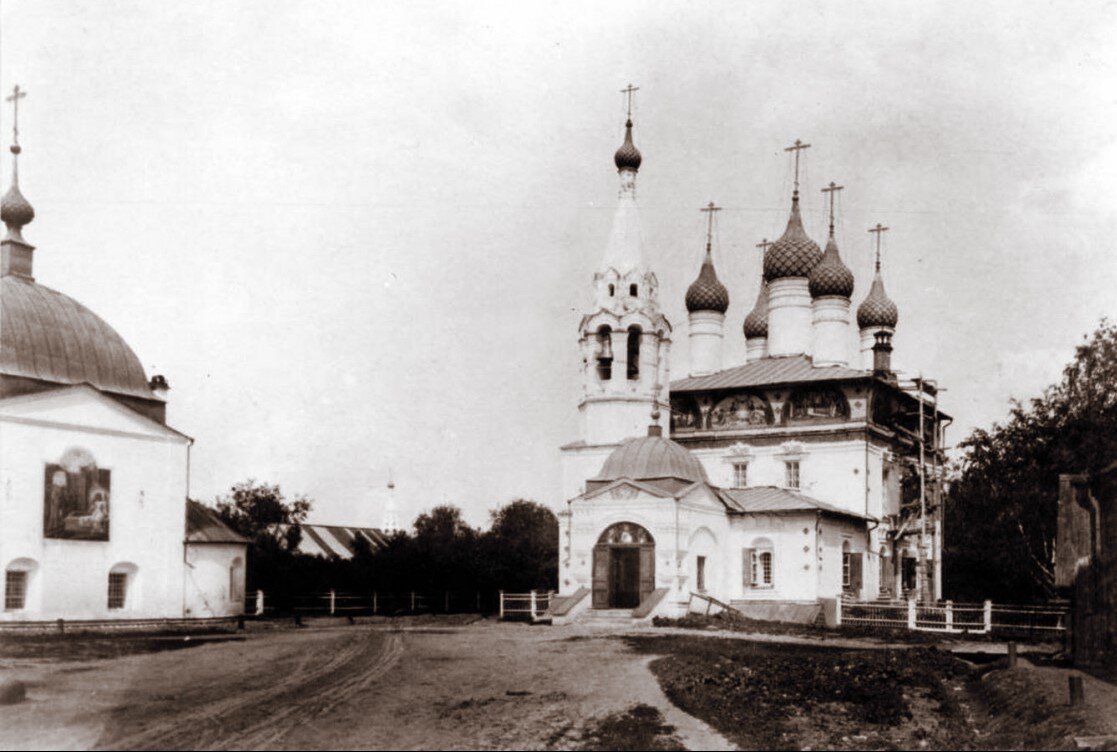 Храм Всех Святых в 1900-х годах. Слева — храм Жён Мироносиц. Фотография с сайта https://ru.wikipedia.org.