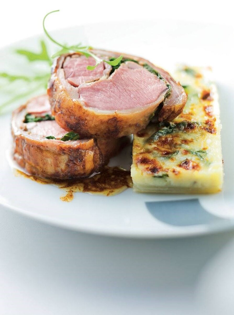    Жареное седло барашка под коркой из пряных трав