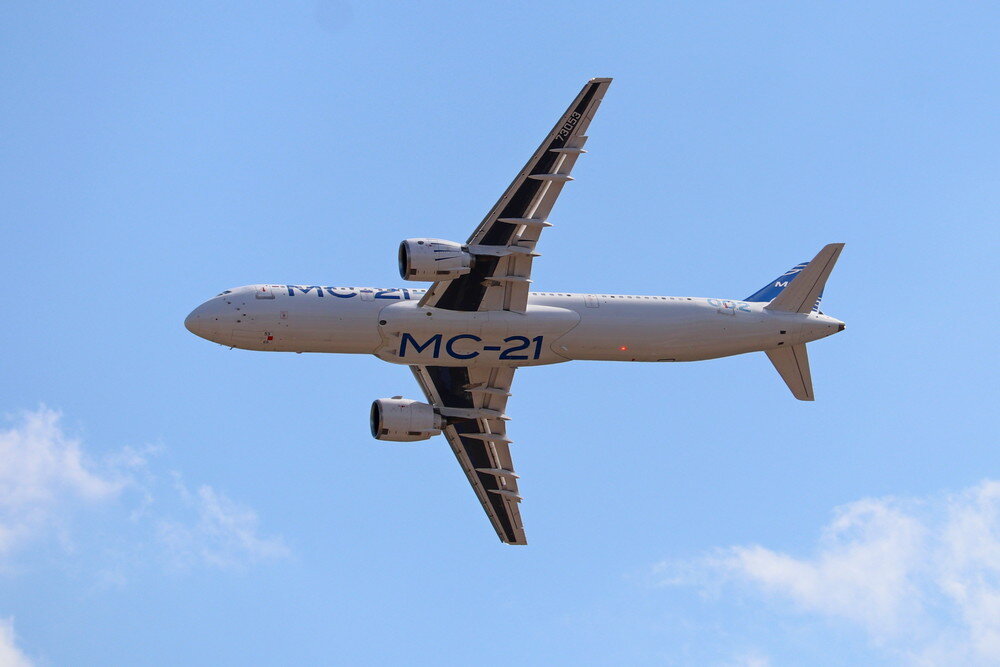 Чёрное композитное крыло МС-21