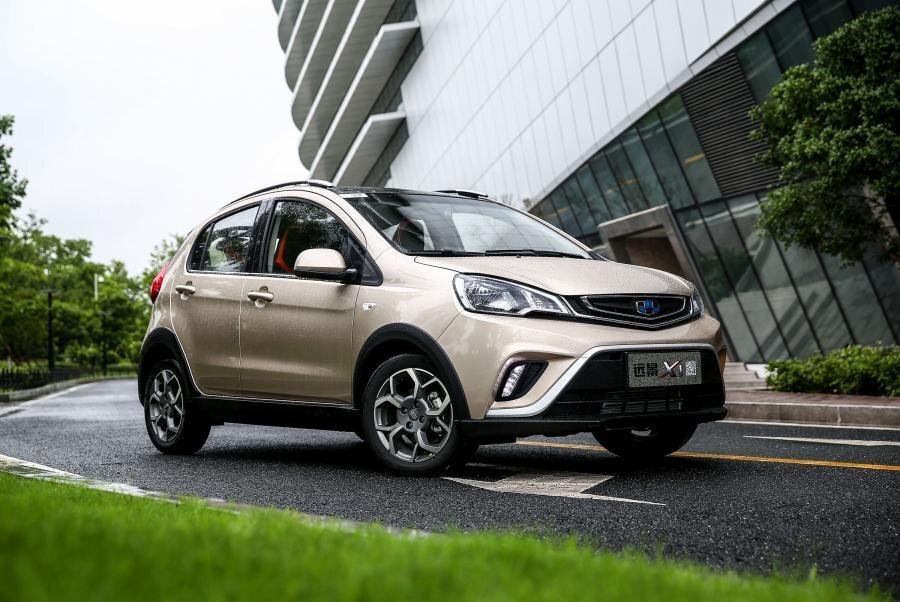      Источник: https://auto.vercity.ru/gallery/automobiles/geely/2017/geely_vision_x1/image_1241213