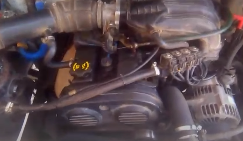    Двигатель От Крайслера надежен, но дорогой в ремонте. Фото: Youtube.com