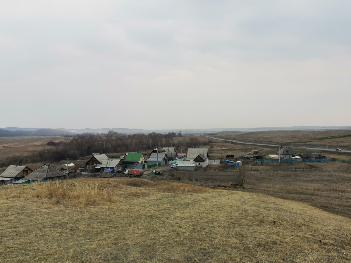 Вид с горы на деревню. 