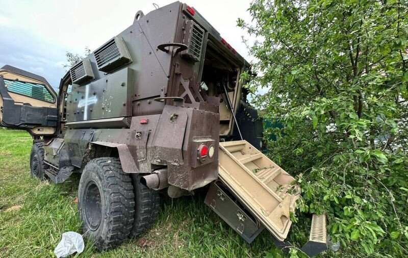 Заглавное фото: Белгородский губернатор Гладков опубликовал фото "трофейной" бронемашины украинской диверсионной группы 