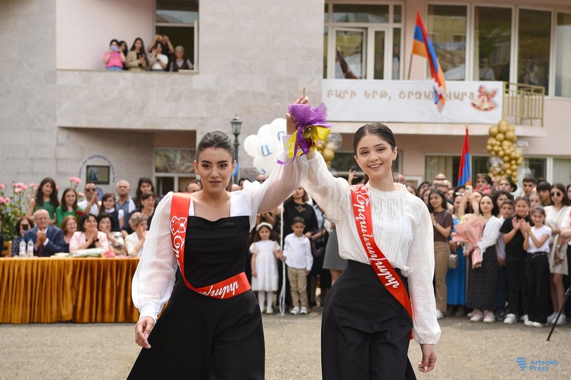 Душераздирающий «Последний звонок» в блокадном Нагорном Карабахе (Арцахе). Фоторепортаж