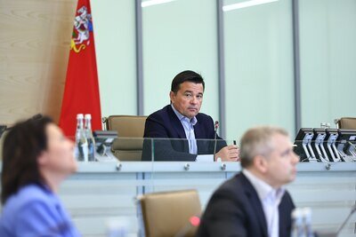    Андрей Воробьев на оперативном совещании с руководящим составом регионального правительства и главами городских округов © Антон Чернов, «Подмосковье Сегодня»