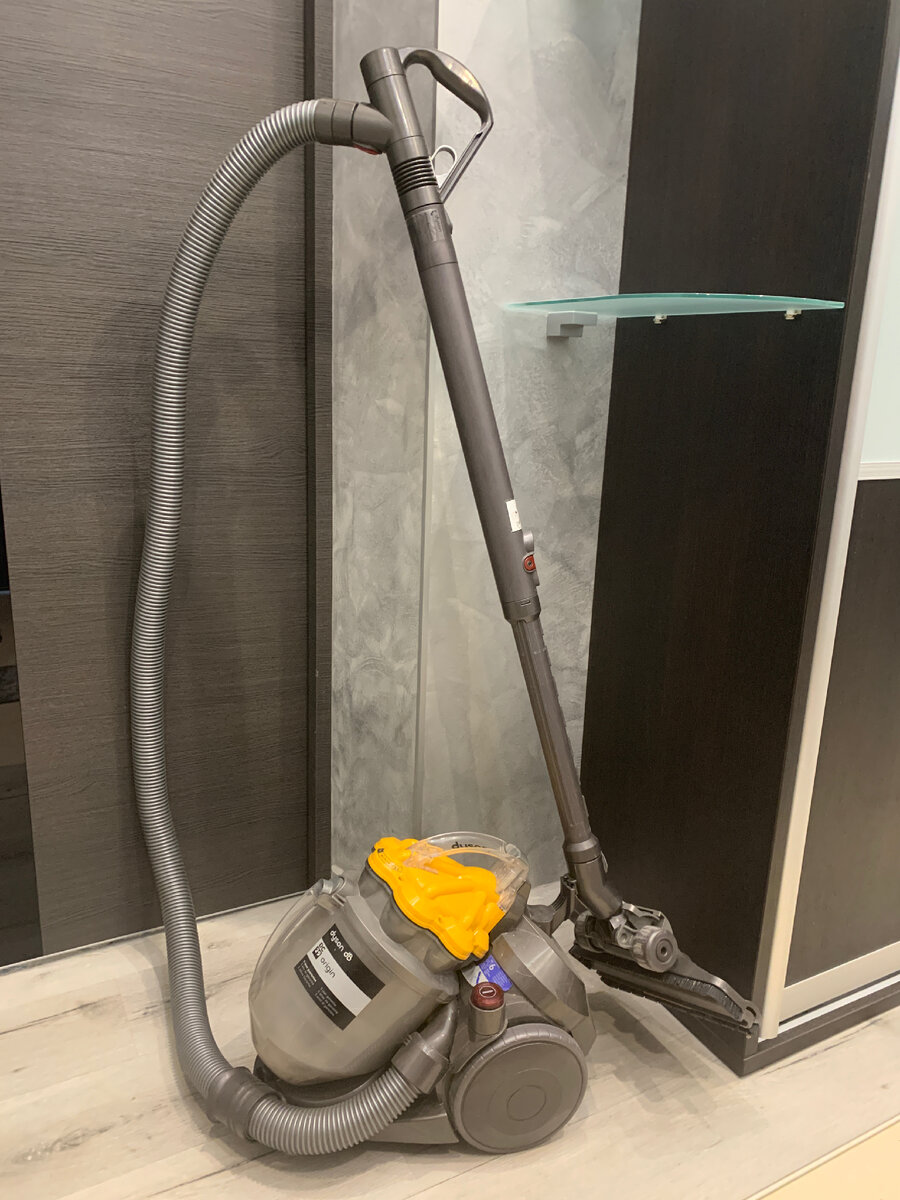 Недавно меняли винил в коридоре и он снова пригодился.