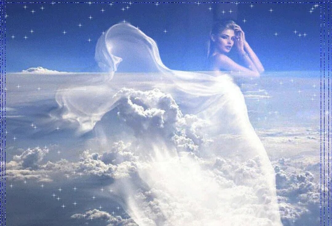 Твои бедра в сиянье луны. Небесные ангелы. Полет души. Богиня облаков. Ангел в небесах.