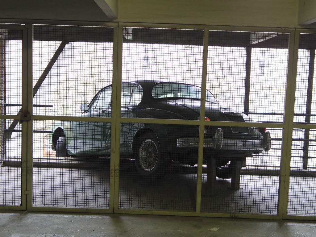 Jaguar MkII, Parking Victor Hugo, Bordeaux, France. Фото: Padicha. Flickr