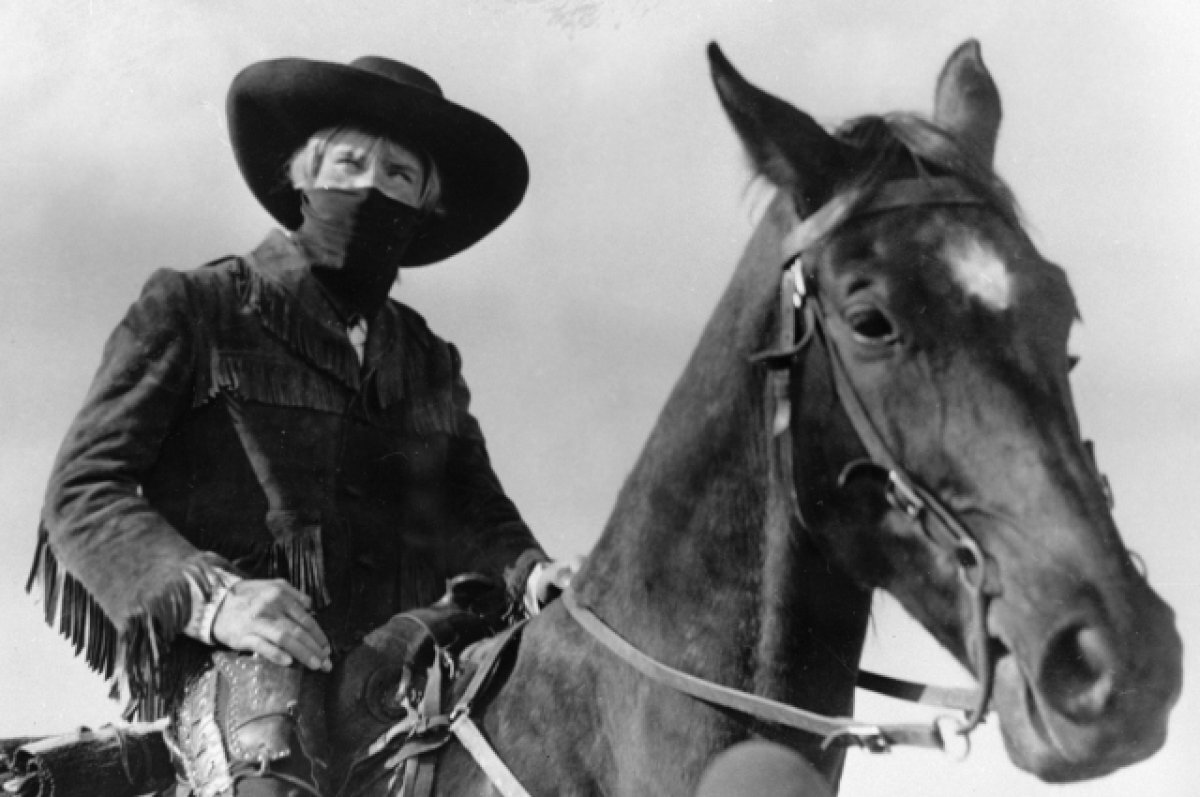    Олег Видов в роли Мориса Джеральда на съемках кинофильма "Всадник без головы". 1973 г.