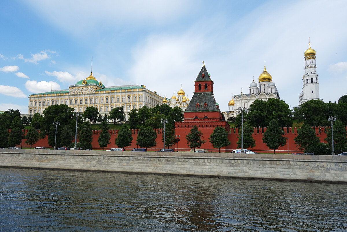 На заднем плане Успенский Собор, любимое детище Софьи Палеолог, бабушки Ивана Грозного 