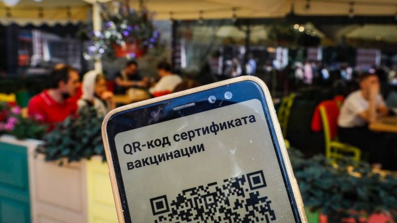 В Москве теперь нельзя попасть внутрь ресторана без QR-кода