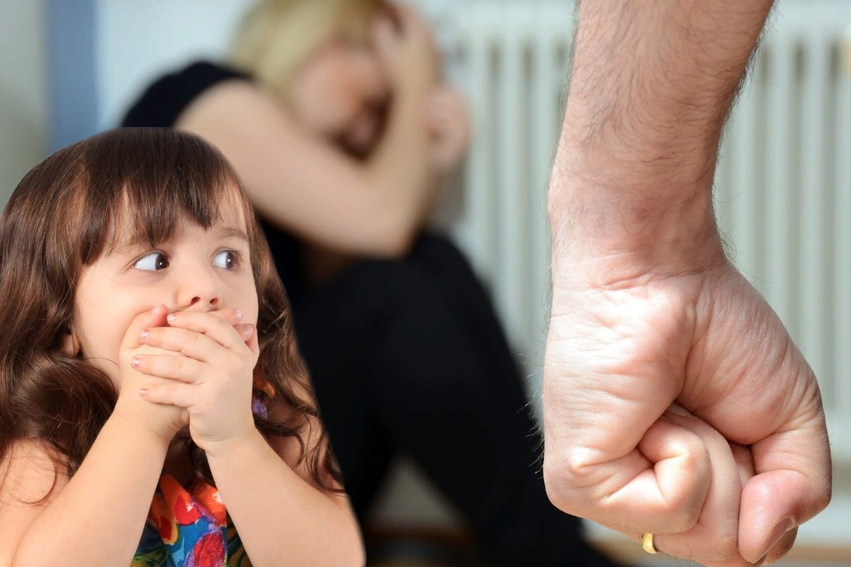 Как это страшно, как это горько, как это безысходно, когда над тобой издеваются, унижают, бьют и ты с этим ничего не можешь поделать. Источник: Яндекс.Картинки.