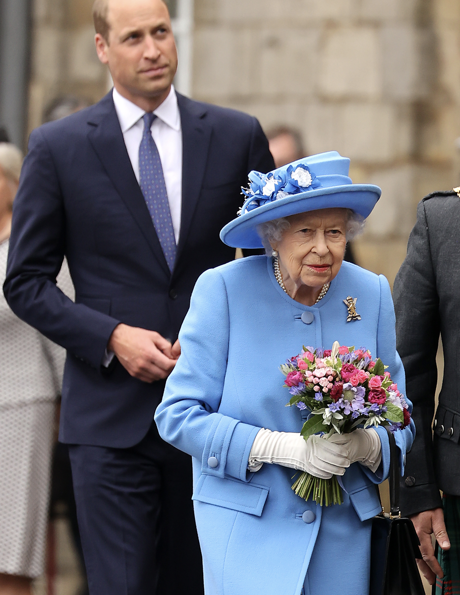 Королева Елизавета II и принц Уильям в недавней поездке в Шотландию