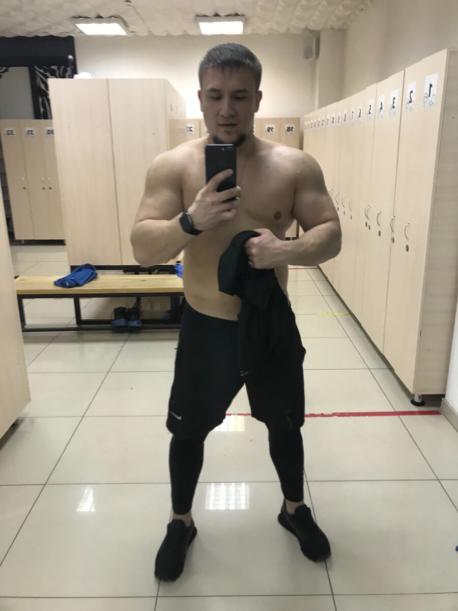 Общество никогда не принимает людей которые не такие как они, это сложный путь, но на нем ты не встретишь конкурентов