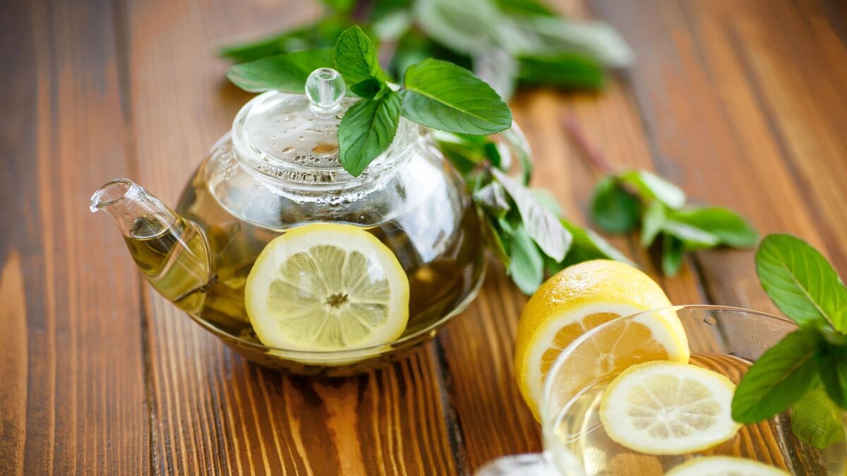 Зеленый лимон польза. Чай с мятой. Зеленый чай с лимоном. Чай с лаймом и мятой. Зеленый чай с мятой.