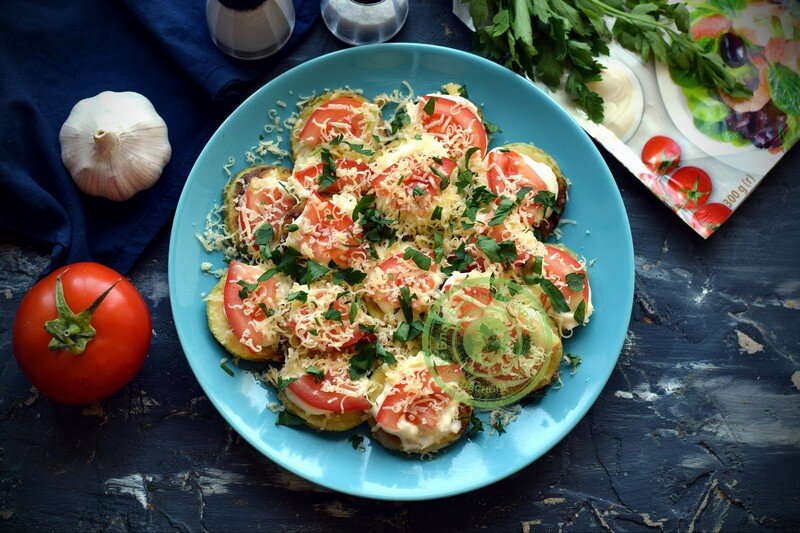 Кабачки с помидорами в духовке с майонезом и чесноком рецепт с фото