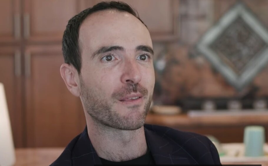 Стефан Джорджи (Stefan Georgi). Скриншот из видео. Используется и распространяется бесплатно по лицензии https://www.youtube.com/t/terms