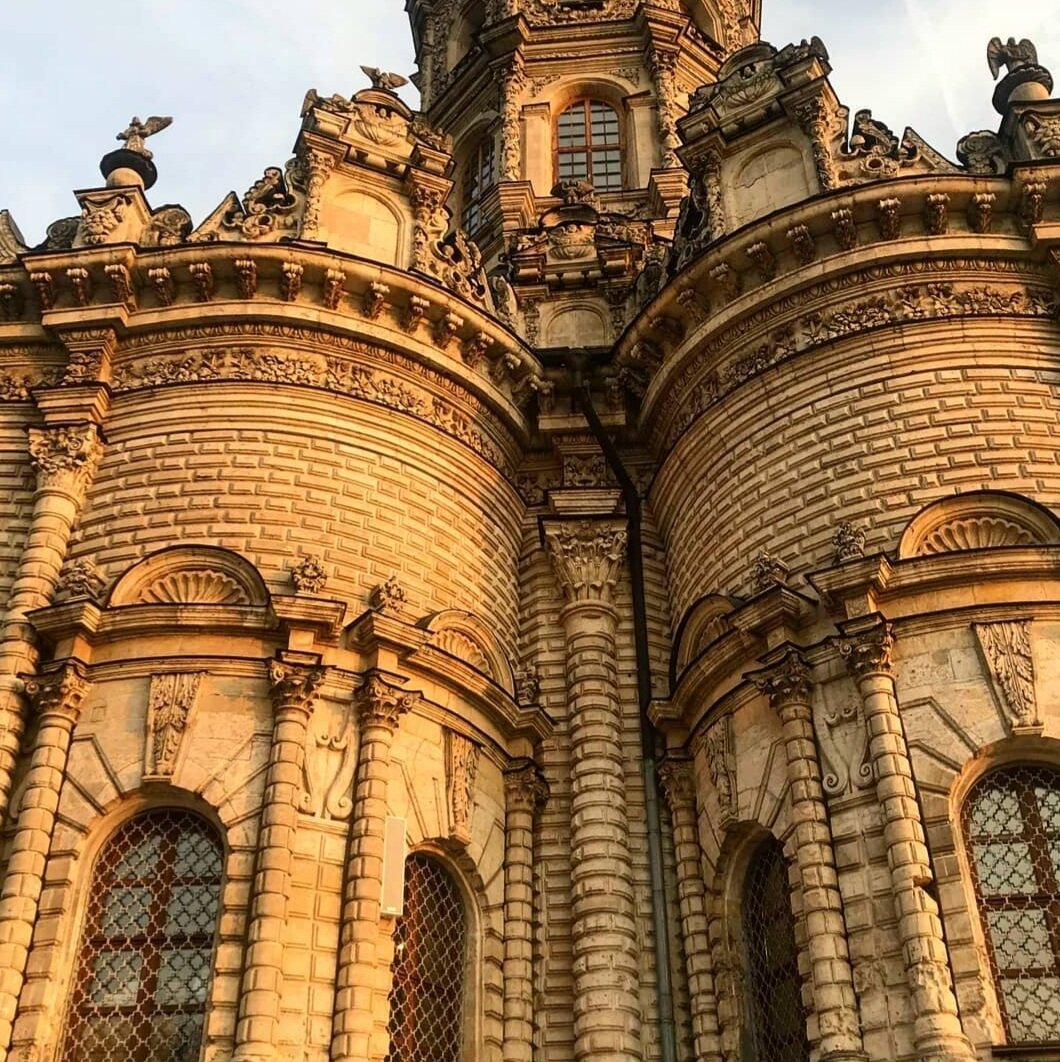 Внешнее убранство Храма. Фото Автора