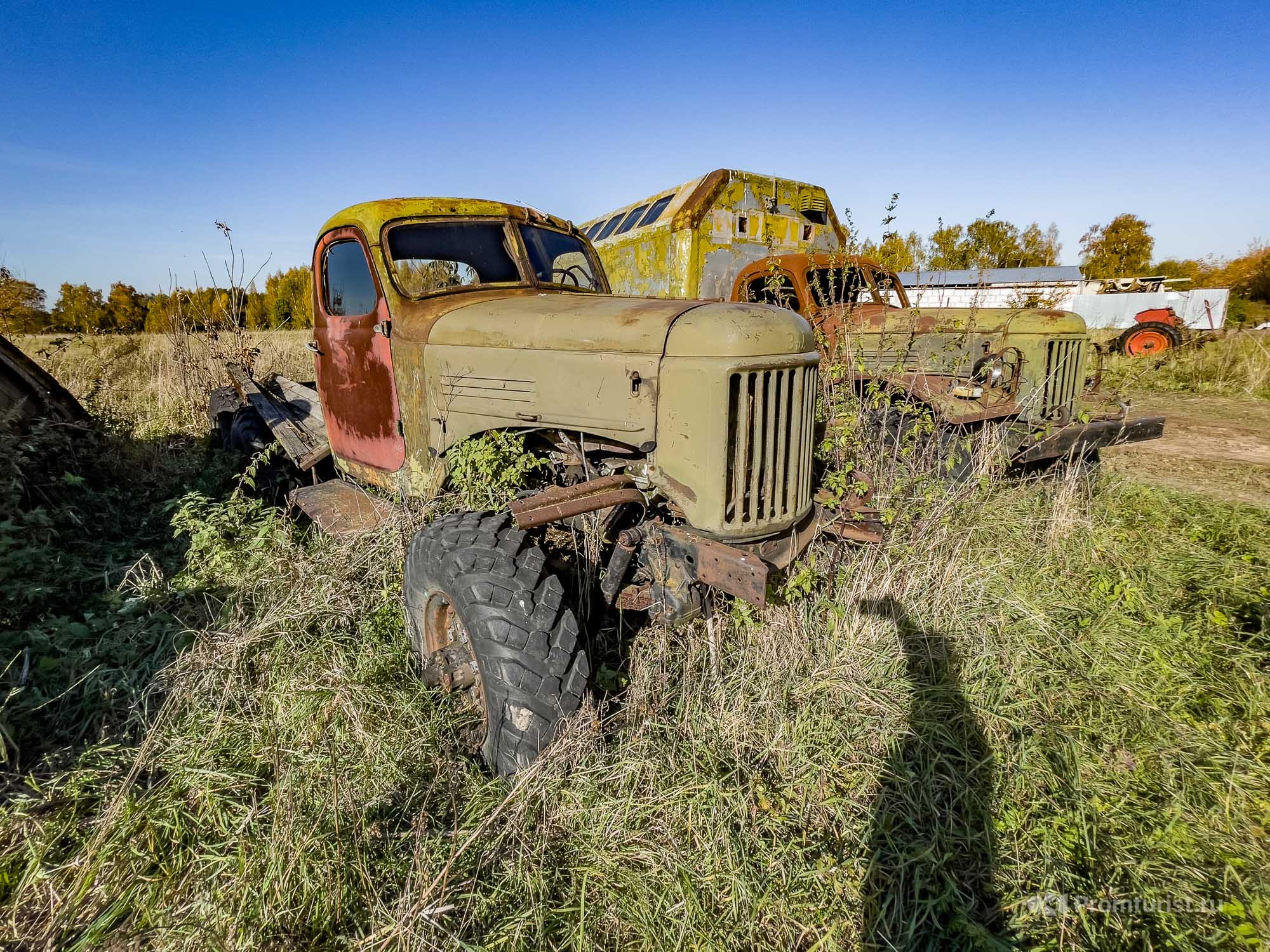 Нашёл три заброшенных ЗиЛ-157 в поле. Узнал, как они там оказались ???2