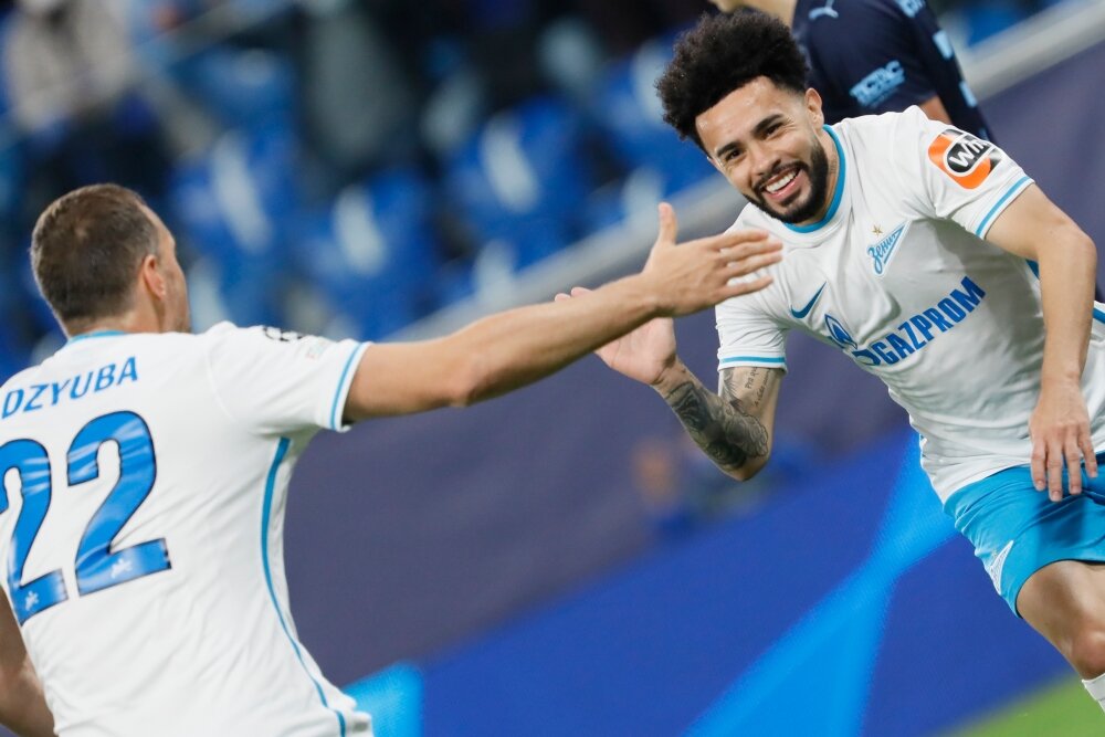 Артем Дзюба и мини-Дзюба Клаудиньо Фото: Михаил Киреев / РИА Новости