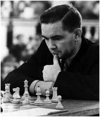 Александр КОТОВ - международный гроссмейстер, чемпион СССР 1948 года, автор множества книг по шахматам, ведущий первой шахматной телепередачи «Шахматная школа». ФОТО: redstar.ru