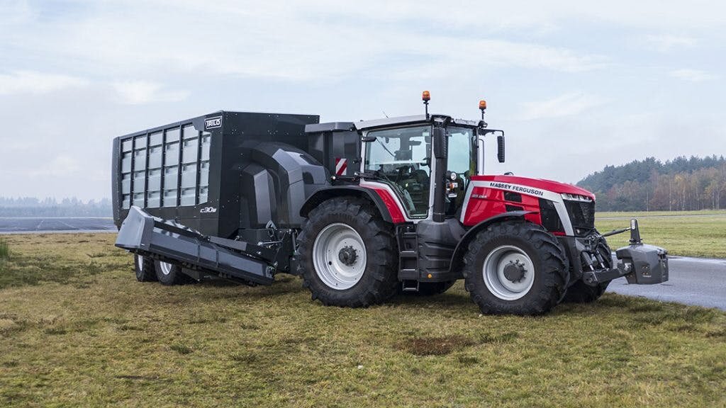 Trilo C30W в агрегате с трактором Massey Ferguson 