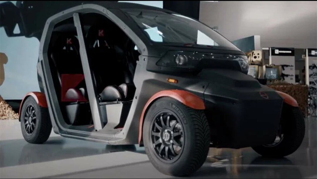 Внешний вид электрического автомобиля UV4 