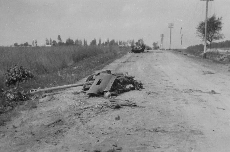  Но чаще пушку удается раздавить, а танк едет дальше
