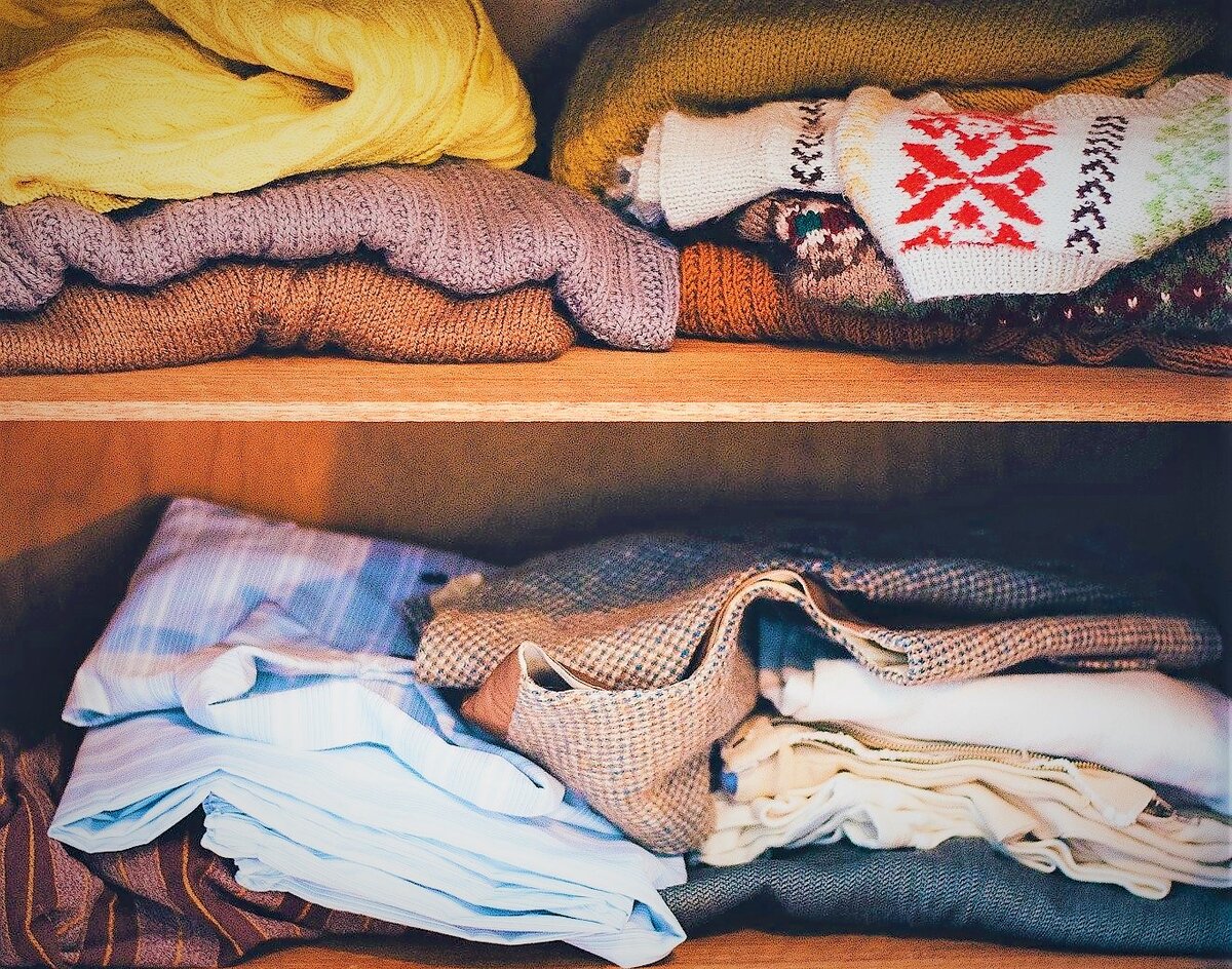 Хотя бы раз в год нужно разбирать одежду