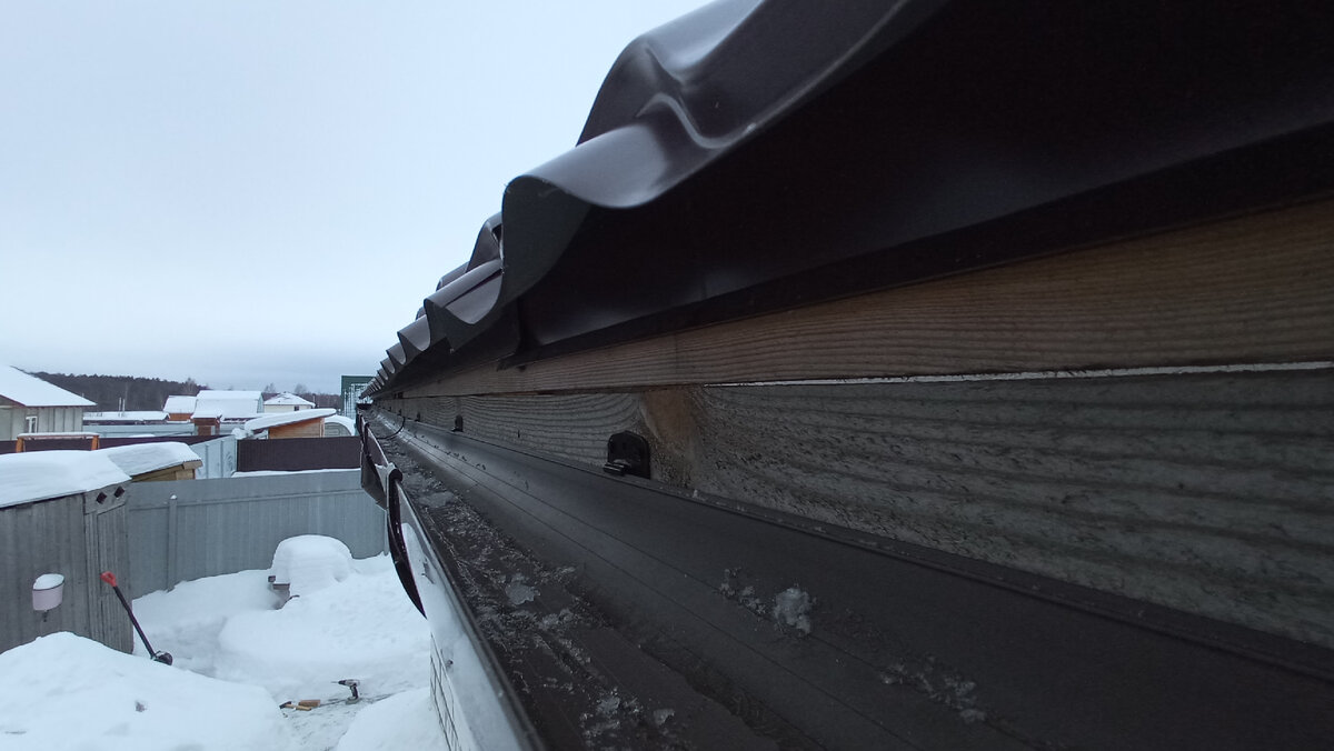 Пластиковые желоба.