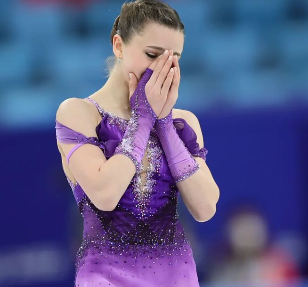 Ребята замерли в ожидании, а вместе с ними вся страна