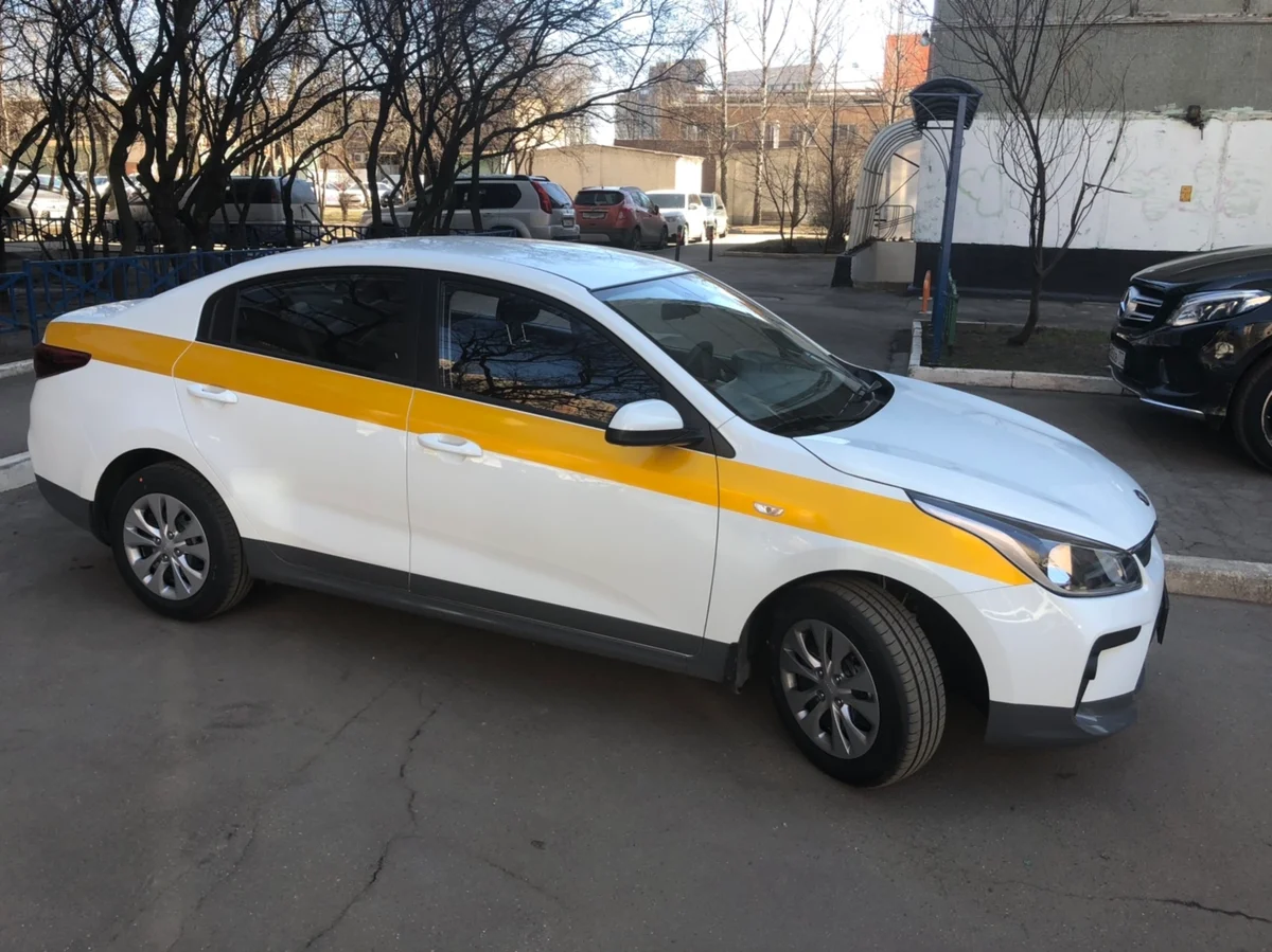 Авто под такси. Киа Рио 2019 такси. Kia Rio 2020 такси Москва. Kia Rio 2018 такси. Kia Rio 4 такси.