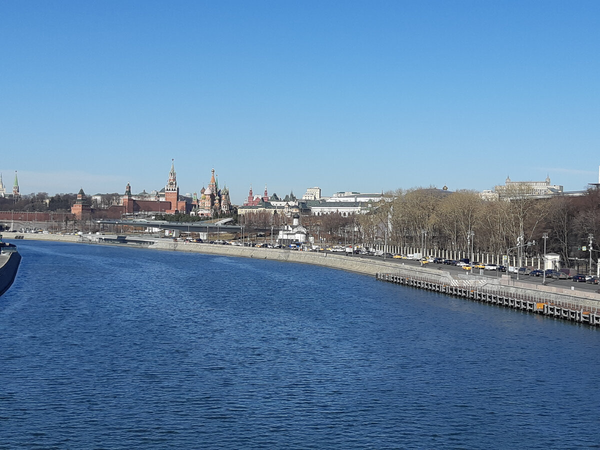 Вид на Кремль с Комиссариатского моста