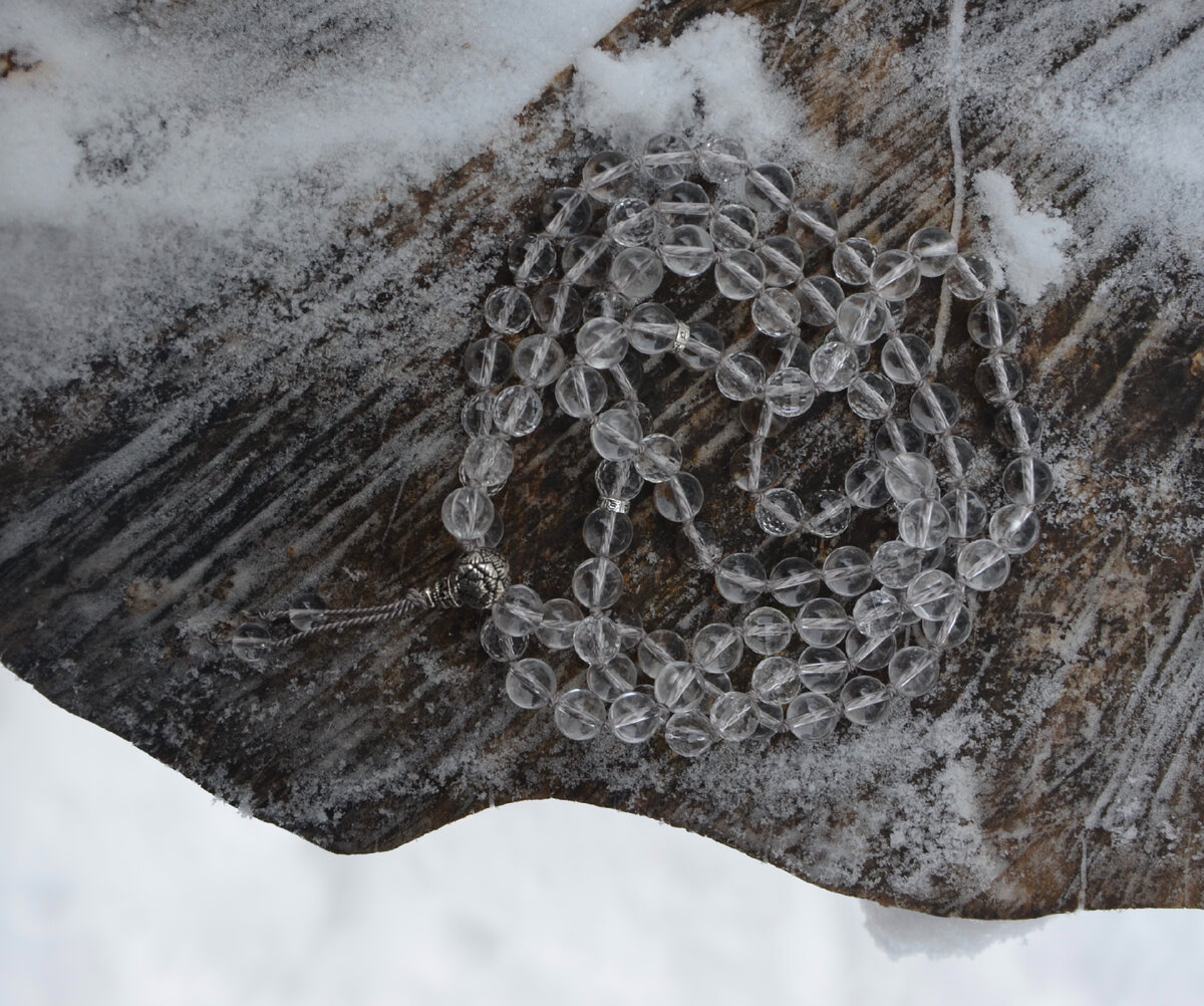 Четки из хрусталя, в практиках медитации, очень хороший помощник и проводник..