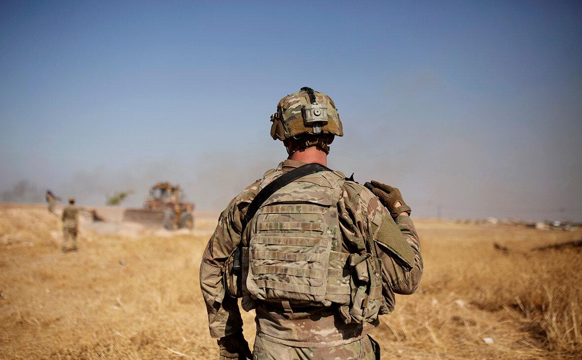 Солдат-наёмник движется по полю.  фото: картинки  яндекса.